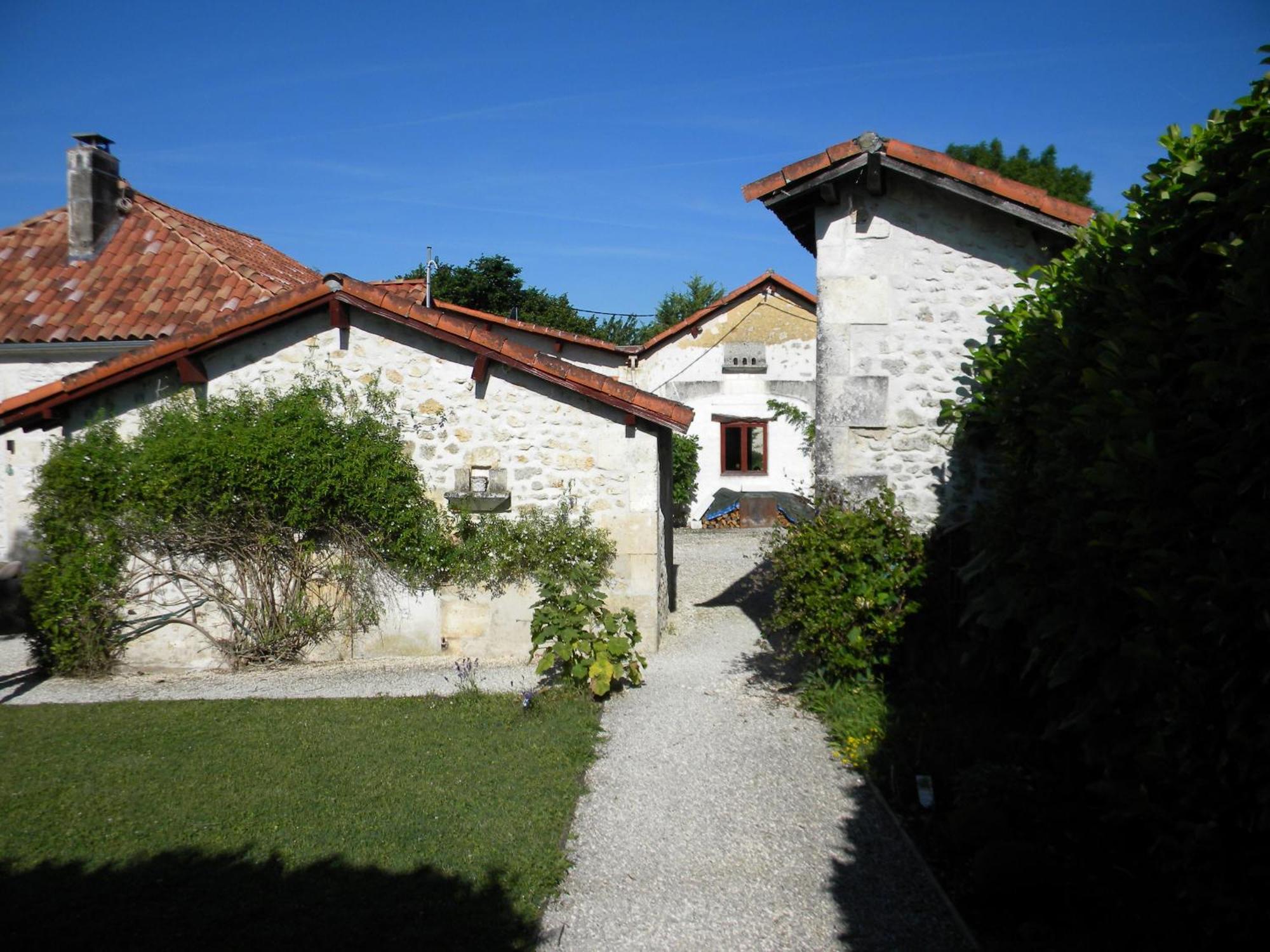 Le Gite Des Chambres De La Grange Cherval Buitenkant foto
