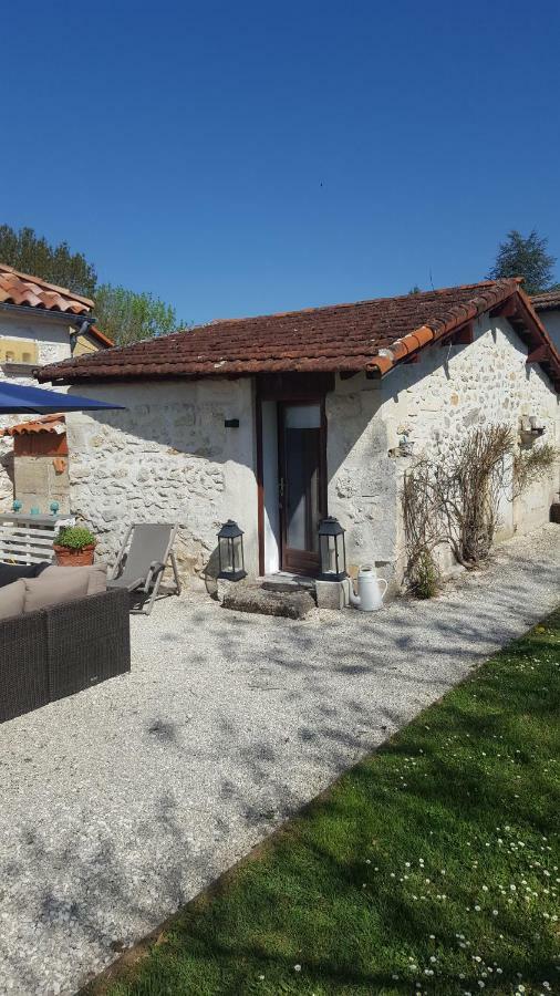 Le Gite Des Chambres De La Grange Cherval Buitenkant foto