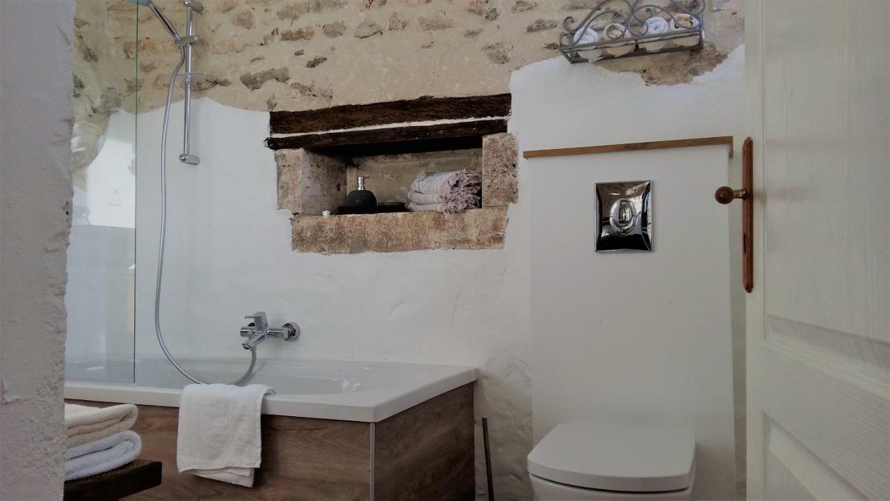 Le Gite Des Chambres De La Grange Cherval Buitenkant foto